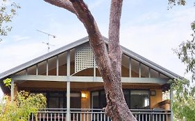 Pet Friendly Family Favourite - Kangaroo And Fairway Views With Air Con